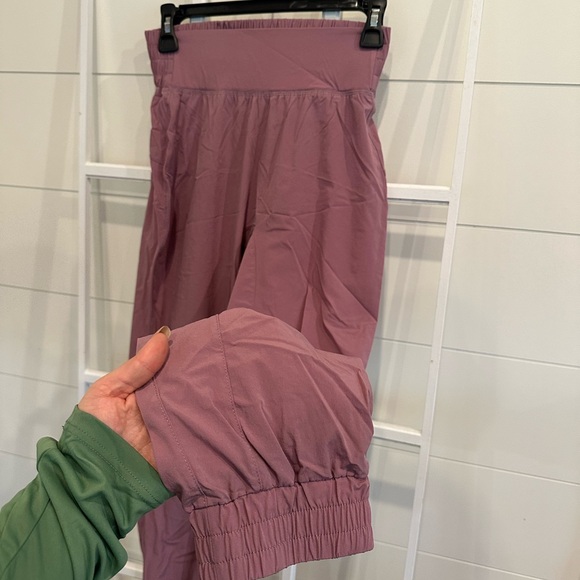 Halara purple joggers size small - Picture 4 of 7